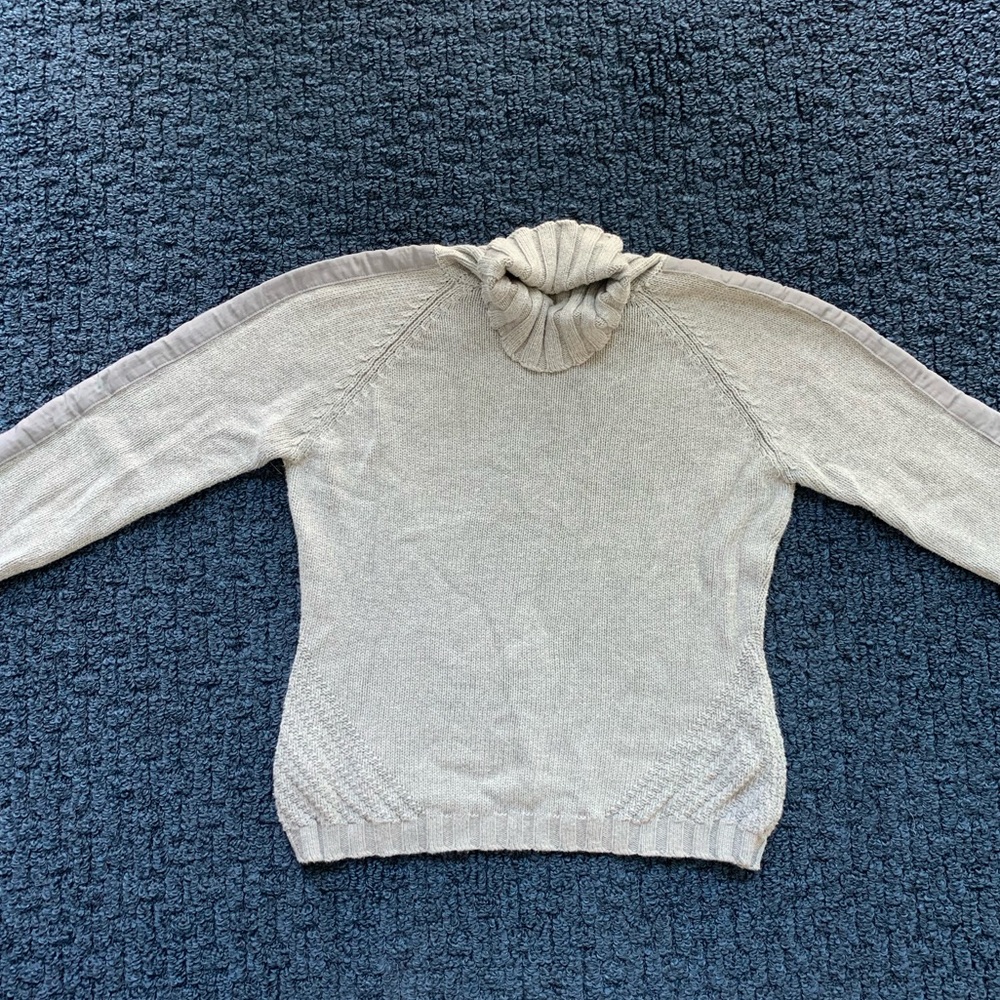 Knit light grey turtle neck